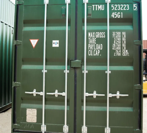 Contenedores marítimos de 40 pies High Cube nuevos y nacionalizados apilados — Mazolo Contenedores